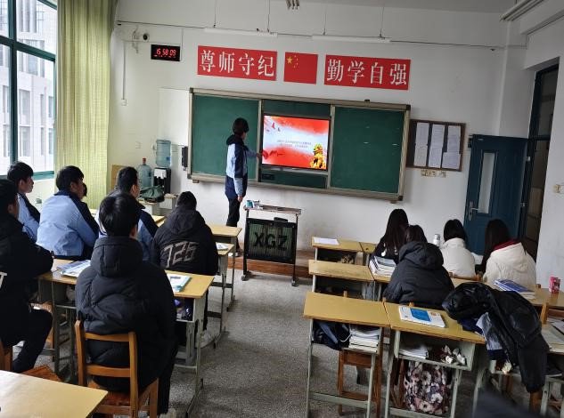 汽車工程學(xué)院共青團(tuán)開展專題生活會